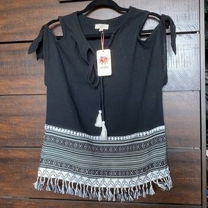 Entro NWT Women Black Peekaboo Shoulder Blouse Sm